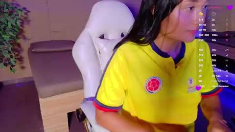 Snapshot of hannahmonttgomery chatting on June 27, 2026, 4:23 pm hannahmonttgomery Help me reach 100 Hands up online show from June 27, 2026, 4:23 pm