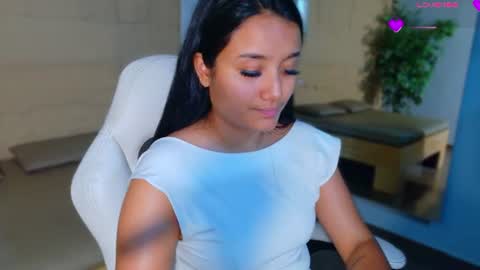 Snapshot of hannahmonttgomery chatting on August 1, 2026, 4:17 pm hannahmonttgomery Help me reach 100 Hands up online show from August 1, 2026, 4:17 pm