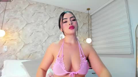 Snapshot of hannahudson__ chatting on March 2, 2025, 3:02 am Camila online show from March 2, 2025, 3:02 am