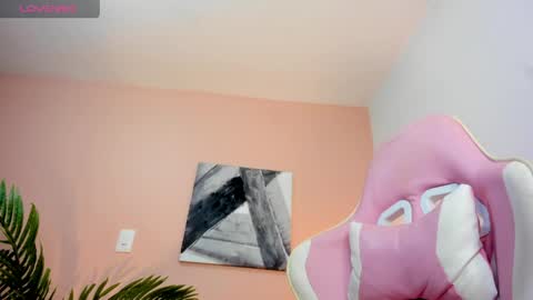 Hanna Miller  online show from April 21, 2026, 2:51 am