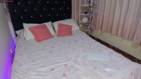 alejandra online show from March 27, 2026, 3:01 am