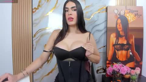 hannaroosseee online show from April 22, 2026, 6:53 pm