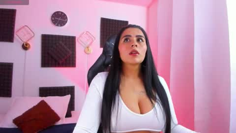 Hanna  online show from November 9, 2025, 2:15 pm