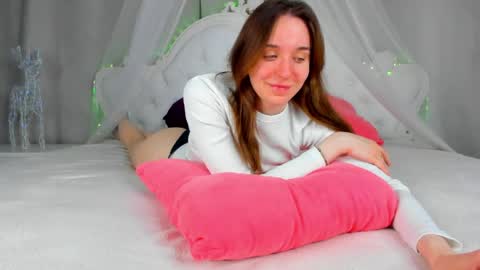 Hannavanilla online show from April 12, 2026, 1:21 am