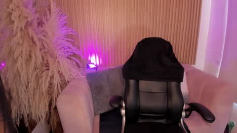 Hannie ws online show from January 21, 2025, 1:43 pm