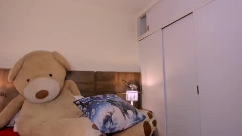 taylor live   online show from February 26, 2025, 9:58 pm