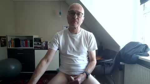 Snapshot of hanse_1 chatting on July 7, 2026, 1:37 pm Hanse online show from July 7, 2026, 1:37 pm