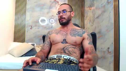 hanz_col online show from January 25, 2025, 4:34 am