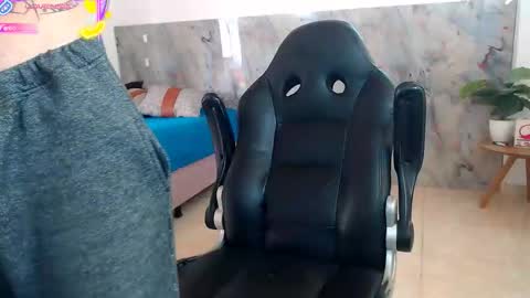 hanz_col online show from October 31, 2025, 12:06 pm