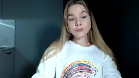 happy_fox_ online show from December 3, 2025, 8:40 pm