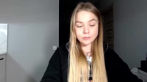 happy_fox_ online show from February 15, 2026, 6:37 pm