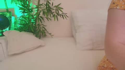 Snapshot of happyalice chatting on October 24, 2025, 6:43 am HappyAlice online show from October 24, 2025, 6:43 am