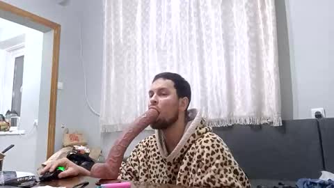 Snapshot of happycock_9inch chatting on January 31, 2026, 8:07 pm Rommy2K online show from January 31, 2026, 8:07 pm