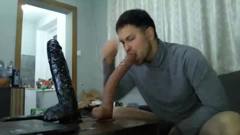 Snapshot of happycock_9inch chatting on February 22, 2026, 2:02 am Rommy2K online show from February 22, 2026, 2:02 am