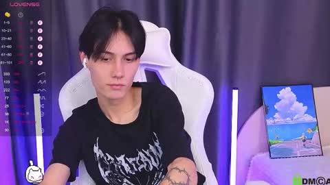 Mark online show from November 5, 2025, 11:05 pm