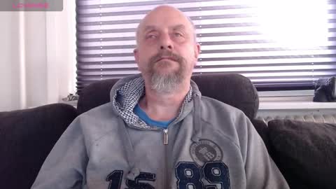 MrLazy online show from September 21, 2025, 1:57 pm