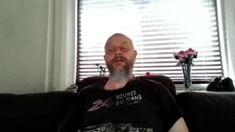 MrLazy online show from April 28, 2026, 10:31 am
