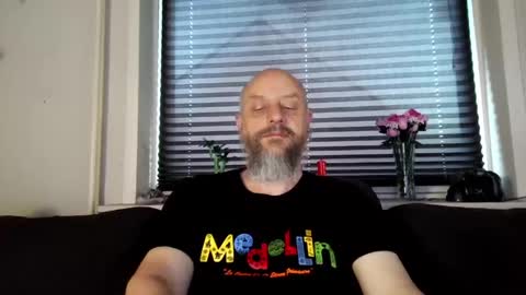 MrLazy online show from May 19, 2026, 4:19 am