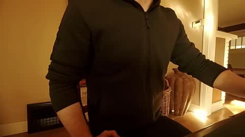 Snapshot of hardswtch chatting on October 9, 2025, 10:19 pm Tom online show from October 9, 2025, 10:19 pm