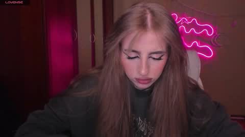 Julia online show from March 10, 2025, 5:33 am