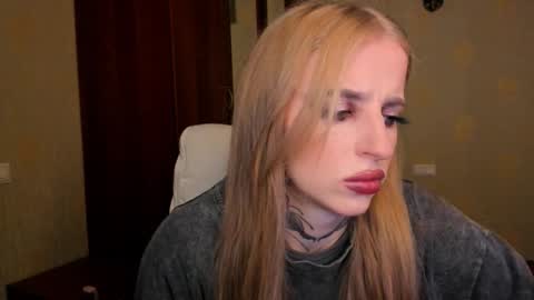 Julia online show from October 3, 2025, 5:48 am