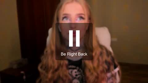 Julia online show from October 19, 2025, 5:19 am