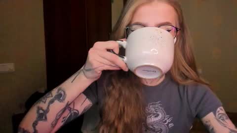 Julia online show from November 27, 2025, 5:53 am