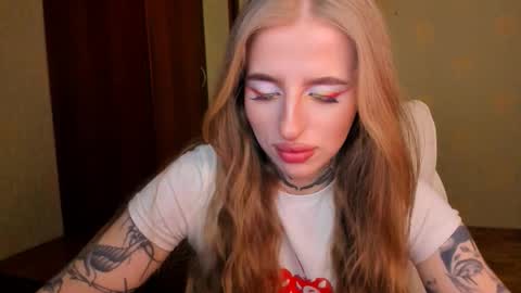 Julia online show from February 6, 2026, 4:39 am