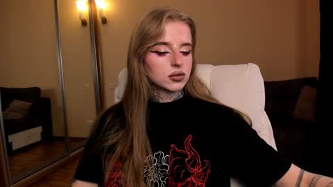 Julia online show from April 5, 2026, 5:15 am