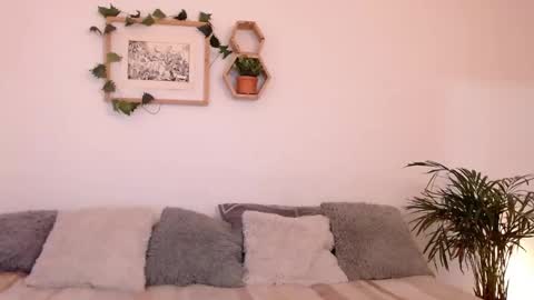 Harmony    Please help me to reach 100 thumbs up online show from December 30, 2024, 1:15 am