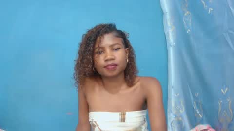 Snapshot of hasleyinah chatting on July 10, 2026, 11:35 am hasleyinah online show from July 10, 2026, 11:35 am