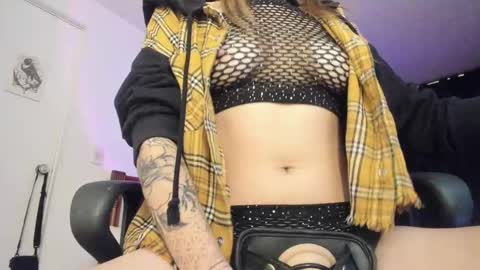 Nicole online show from November 13, 2025, 4:33 am