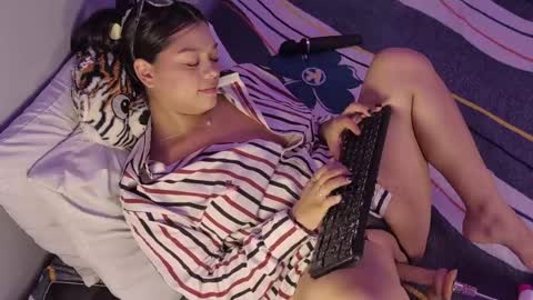 hatsajones online show from April 17, 2026, 4:15 am