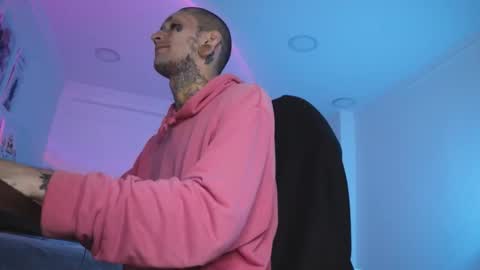 More content   2   online show from October 19, 2025, 3:29 am