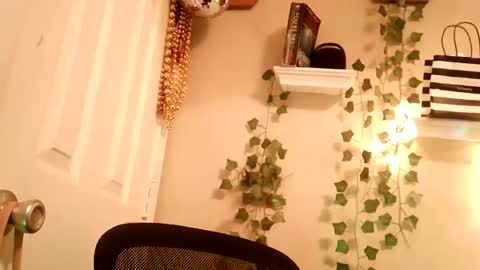 hawtchoc37 online show from November 21, 2025, 11:20 am