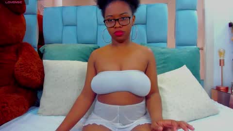 hazel_lanee online show from March 8, 2026, 10:35 pm