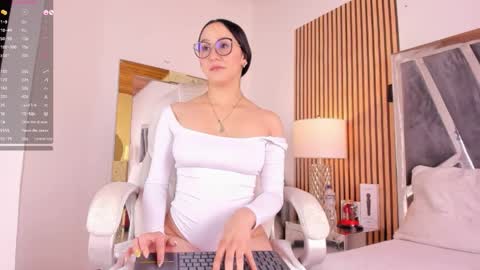  Hazel  online show from February 19, 2025, 12:22 pm