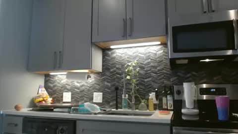 Hazel online show from February 4, 2025, 8:06 pm