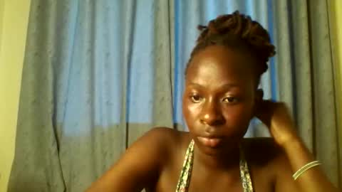 hazel_tess online show from November 20, 2025, 6:35 am