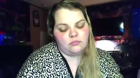 Hazeleyez97 online show from October 22, 2025, 6:02 am