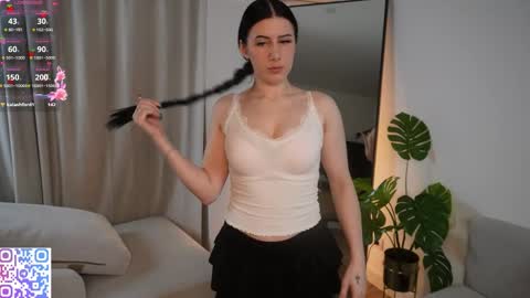 hazelhayees online show from March 5, 2026, 4:14 pm