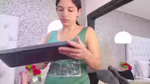 HazelMoret online show from September 9, 2025, 7:57 pm