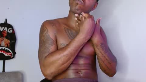 hazlan_420 online show from November 27, 2025, 11:40 pm