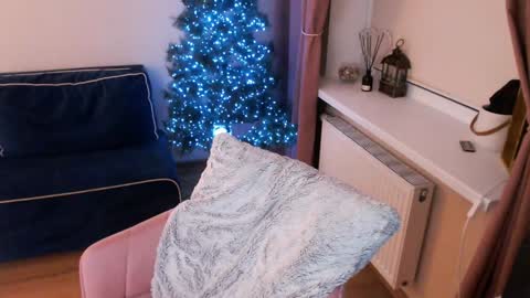 Heaven girl online show from December 9, 2024, 6:35 pm