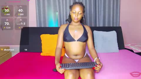 AngieLizzy online show from January 12, 2026, 7:19 pm