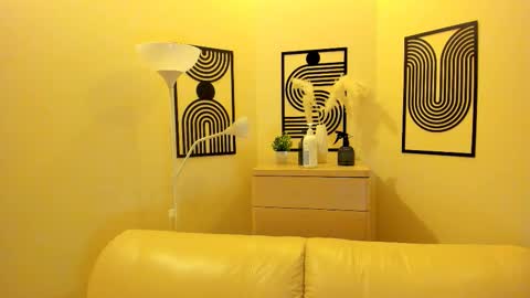 heavenmoth online show from December 22, 2025, 12:35 pm