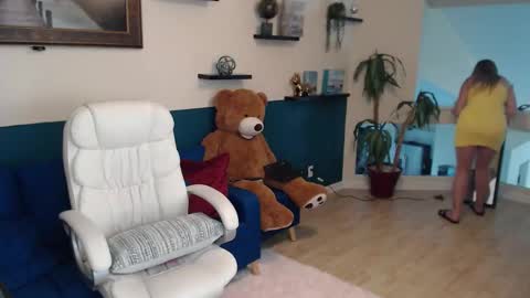 hebelongs2her online show from October 28, 2025, 7:05 pm