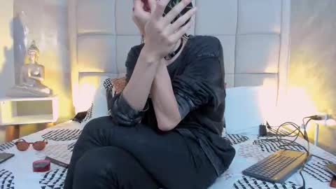 Keira Hecate online show from December 14, 2025, 5:18 pm