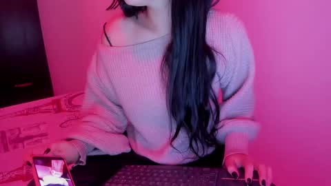 Snapshot of hecate_and_crow chatting on November 12, 2025, 5:08 am online show from November 12, 2025, 5:08 am