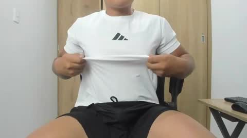 Snapshot of hector_18_ chatting on April 27, 2026, 9:51 am 18 online show from April 27, 2026, 9:51 am
